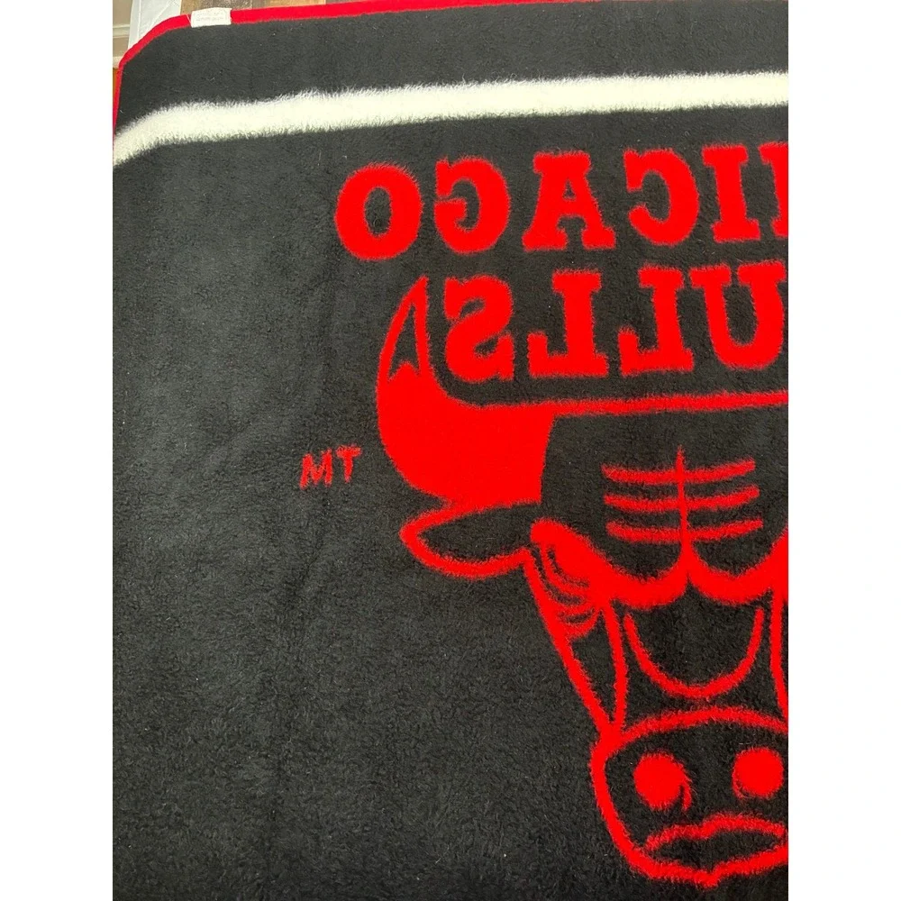 Chicago Bulls NBA Fleece‎ Throw Blanket Red Black Benny The Bull Logo Reversible